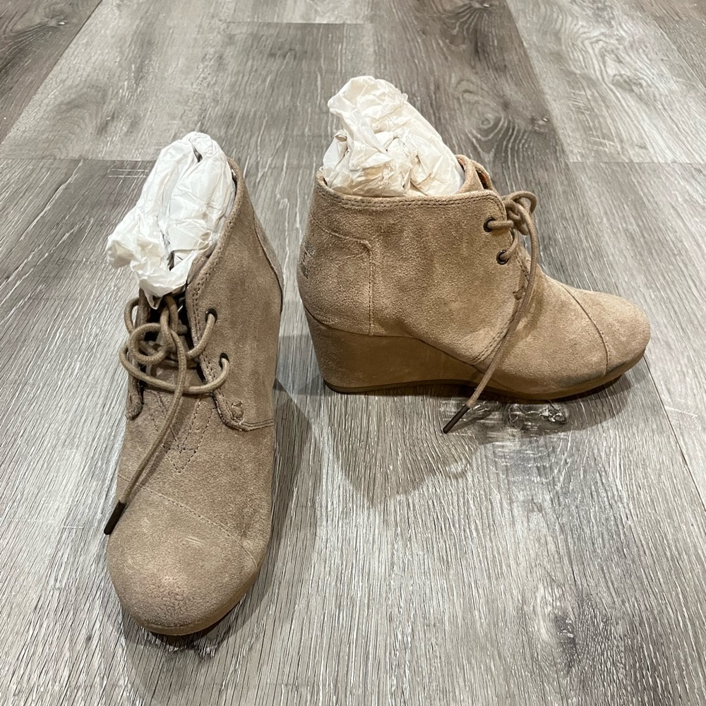 Toms wedge lace-up ankle booties